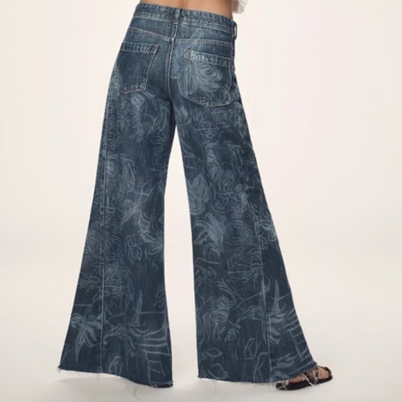 The Adi Patterned Mid-Rise Flare Jeans by Pilcro 26 - Picture 2 of 5